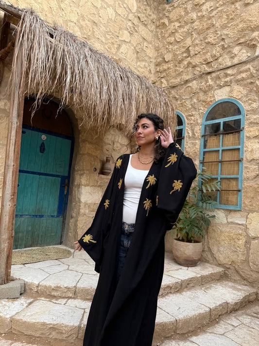 عباية نسائية سوداء بتطريز ذهبي فاخر